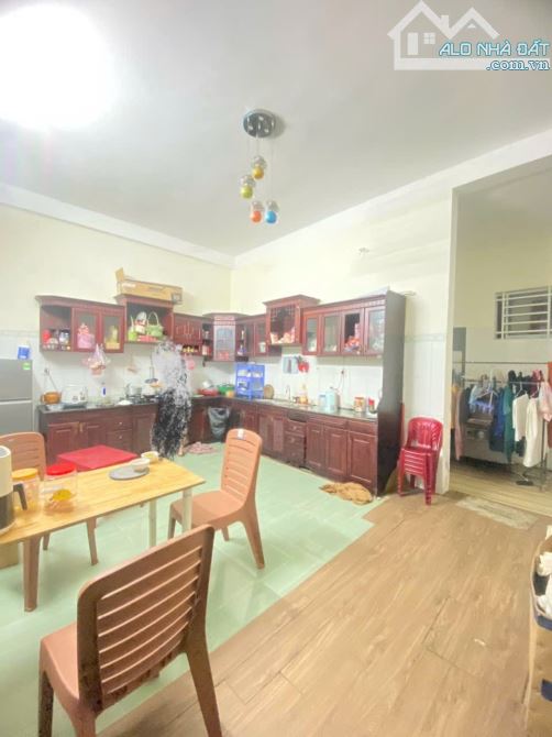 Mặt Tiền Nguyễn Duy Trinh – Biệt Thự 4 Phòng Ngủ, Gara Ô Tô, Đang Cho Thuê 8 Triệu/Tháng