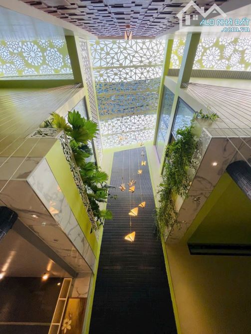 BÁN NHÀ 2 TẦNG ĐẸP GẦN BIỂN NGUYỄN TẤT THÀNH – VIEW CÔNG VIÊN CỰC THOÁNG – CHỈ HƠN 5 TỶ!