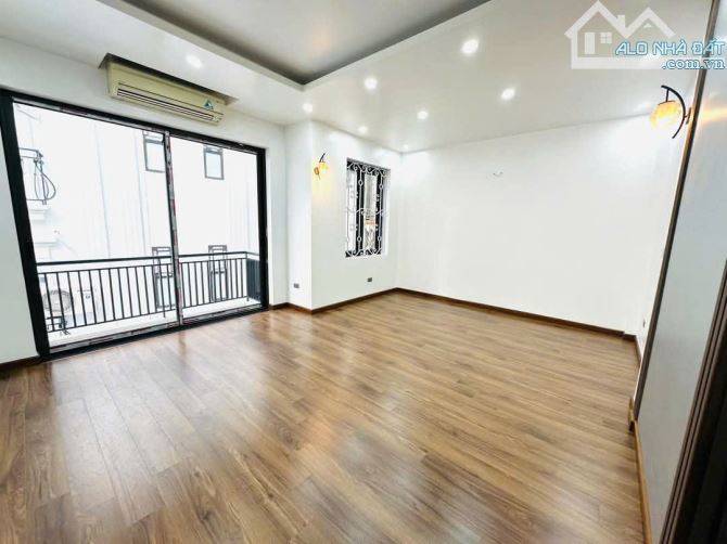 MỀM!! Bán nhà mới lô góc , T/máy , yên tĩnh 68m2 chỉ 13x tỷ Nguyễn Sơn ,Long Biên HN
