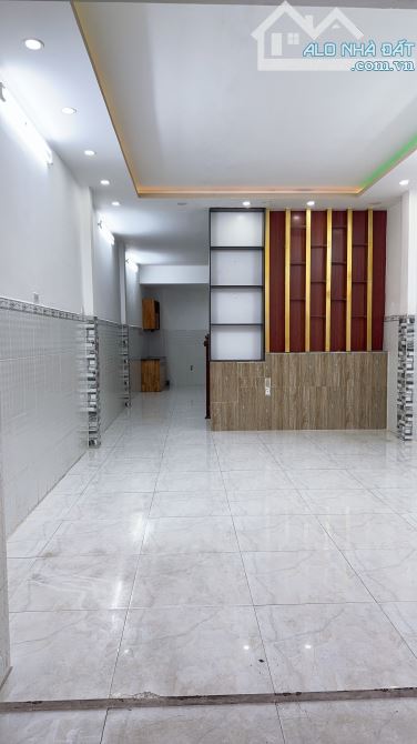 Nhà 2 Tầng 56m 3PN Chỉ 3,3 Tỷ Tân Thới Nhất Quận 12 SHR