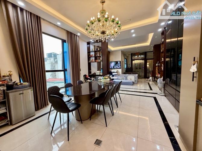 HOÀN KIẾM-VIP-SÁT PHỐ LÝ NAM ĐẾ-Ô TÔ ĐỖ CỬA-LÔ GÓC-MẶT TIỀN KHỦNG-THANG MÁY-FULL NỘI THẤT