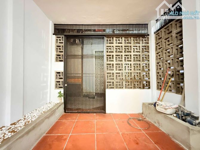 NHÀ GÒ VẤP 6,7x12M GIÁ 6,1 DT 81M2 TỶ SÂN ĐỂ XE 15M2 3 TẦNG 3 PHÒNG NGỦ