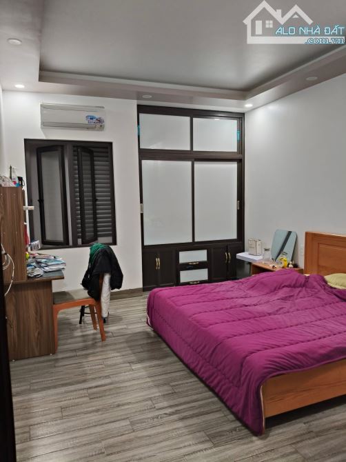 Nhà đẹp mặt đường Chợ Hàng - Hồ Sen - Giá siêu tốt