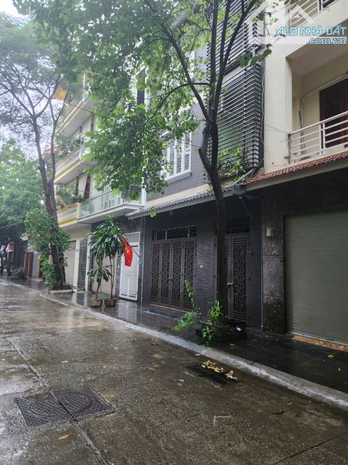 Biệt thự liền kề gần Hồ Đền Lừ 90m2x4 tầng, MT 6M, ô tô tránh đậu giá tốt chỉ 31.5 tỷ.