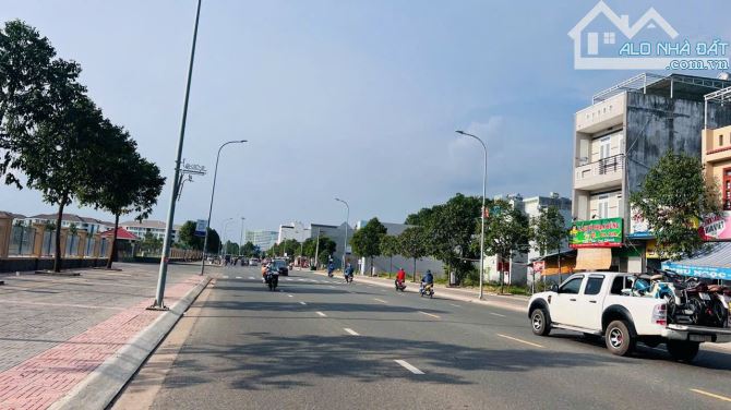 MẶT TIỀN PHẠM HÙNG - TP BÀ RỊA.Đối diện công viên 30/4 lớn nhất TP BÀ RỊA.
