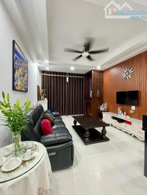 Cần bán gấp siêu phẩm phân lô vỉa hè ô tô tránh, kinh doanh Thụy Phương 42m2, 5T, nhà mới