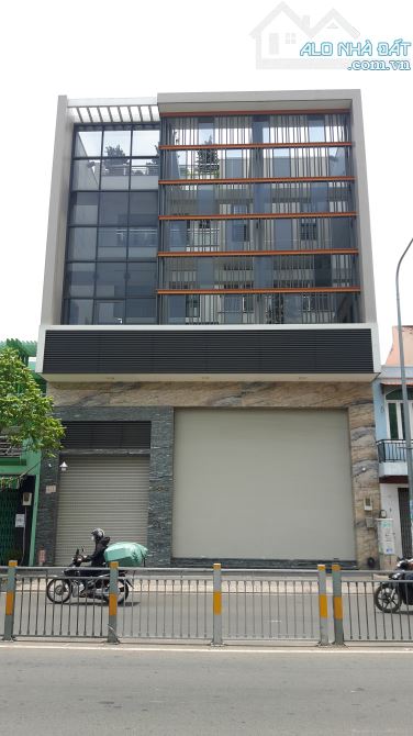 mặt tiền Lê Lai (Q1), 13x31m, nở hậu 18m, 2 lầu, giá 450 tỷ