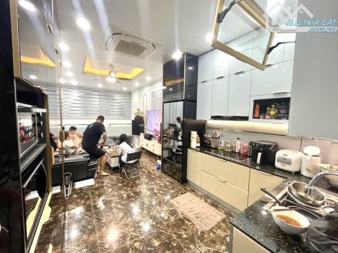 BÁN NHÀ PHÂN LÔ TRẦN ĐẠI NGHĨA – 6 TẦNG THANG MÁY – Ô TÔ ĐỖ CỬA – GIÁ 13 TỶ