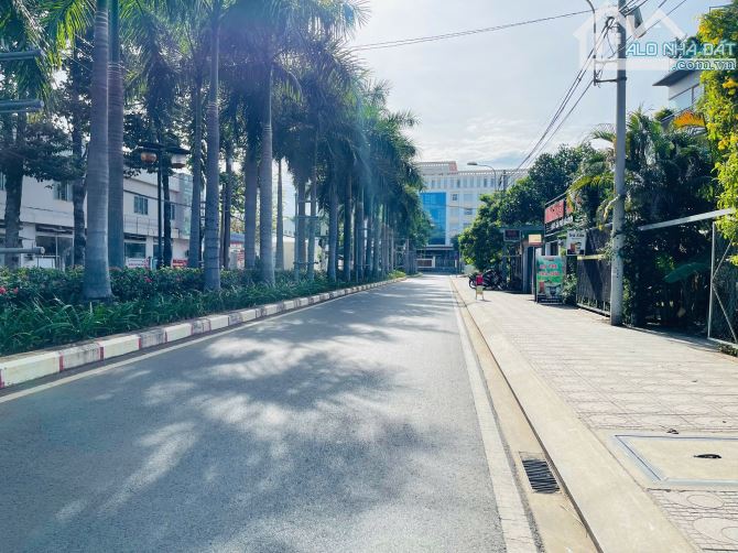 Quỹ đất - Mặt tiền gần Xa Lộ Hà Nội - Giá đầu tư - sẵn trọ TN 80 triệu/ tháng