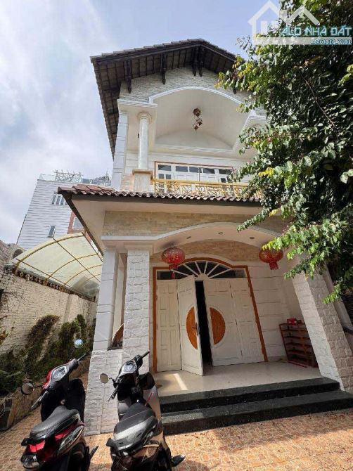 Biệt Thự (9.5m x 17m) Nguyễn Duy Trinh, Quận 2, Full nội thất, 3PN, chỉ 11,2