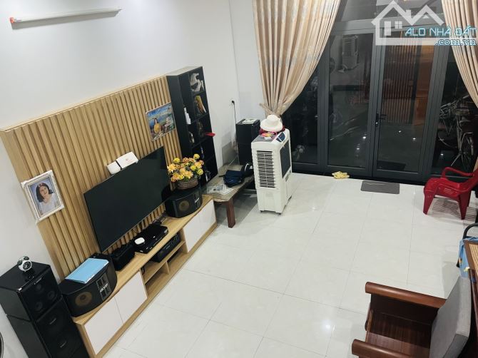 BÁN NHÀ 3 TẦNG ĐẸP NAM VIỆT Á – VÀO Ở NGAY  Diện tích: 95m² (ngang 5m)  Đường 7.5m
