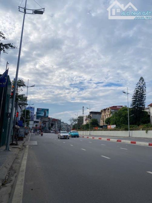 Mặt phố Âu Cơ - Đoạn đẹp nhất gần hồ Tây - MT rộng - Sổ vuông vức.