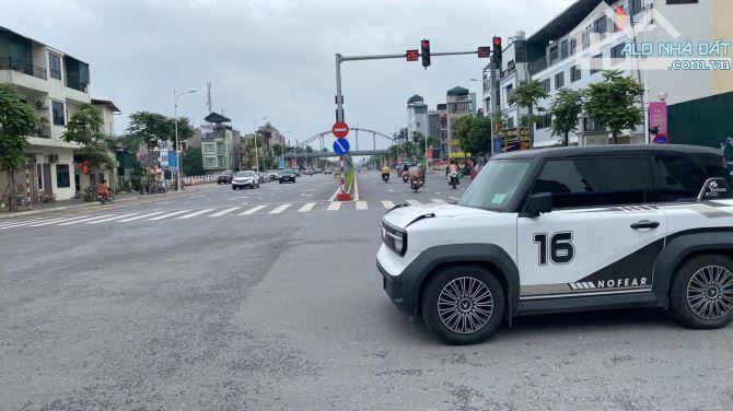 BÁN NHÀ MẶT PHỐ CỔ NGỌC LÂM 115M, 5T, MT5.5M, LÔ GÓC, THANG MÁY, DÒNG TIỀN 100 TRIỆU/THÁNG