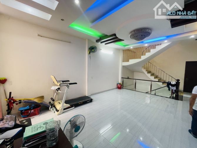 MẶT TIỀN NGAY UBND QUẬN TÂN PHÚ - 4 TẦNG - DT 140m2 ( 5m x 28m ) - CHỈ 14.5 TỶ - 10