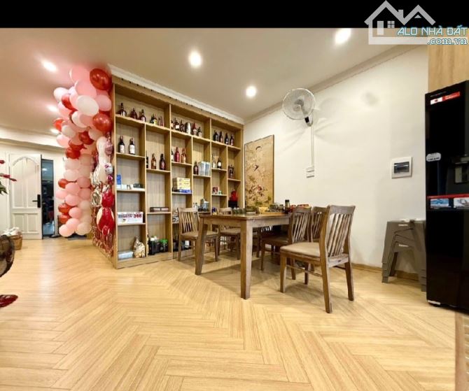 CC Cao Cấp/ 10.4 Tỷ/ 131 M2/ tầng 27/ Hoàng Đạo Thúy - 10