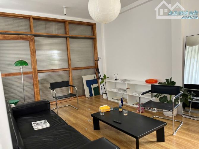 Bán căn biệt thự mini 3 mặt tiền tại tp Đà Lạt.  - Diện tích: 223,5m², 3 mặt tiền đường - 10