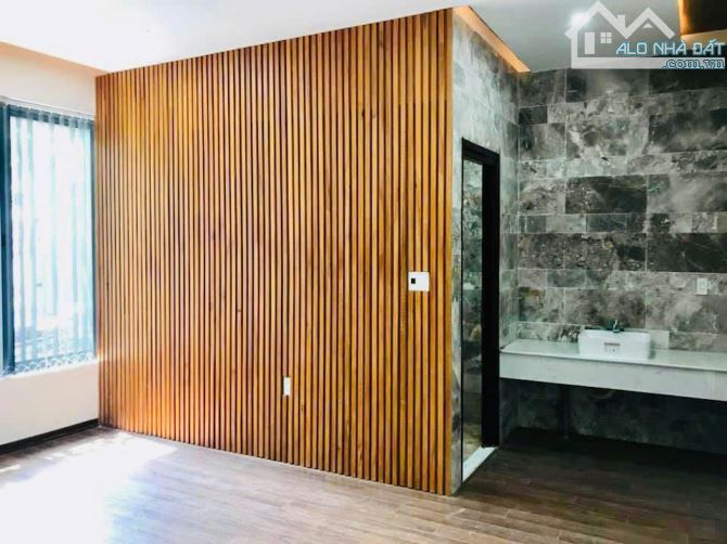 Bán Nhà 4 Tầng Mặt Tiền Hoàng Diệu - gần ngã 5 Nguyễn Văn Linh - 10