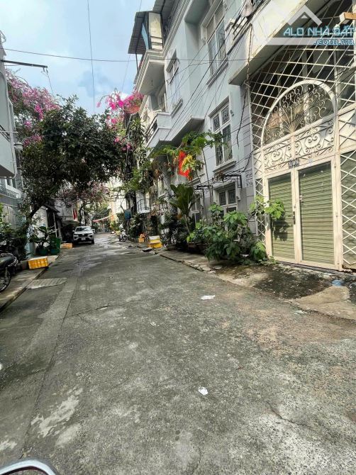 GÓC 2MT 70m2 HẺM XE TẢI GẦN ĐH HUTECH - 5 TẦNG 9 PN - GIÁ 14.7T - 10