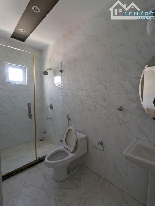Bán 2 căn nhà liền kề mặt tiền đường Phường 7 Quận 8. Mặt tiền khu dân cư đông đúc, gần Ti - 10