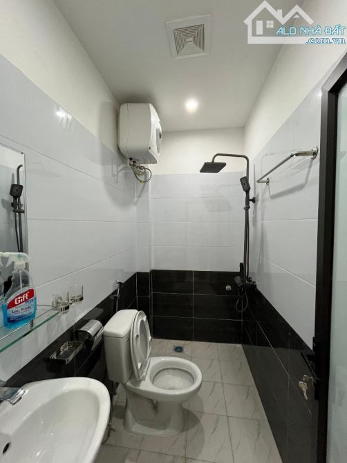 CHÍNH CHỦ BÁN NHÀ MẶT NGÕ LẠC LONG QUÂN  GIÁ 7,5 tỷ - 10