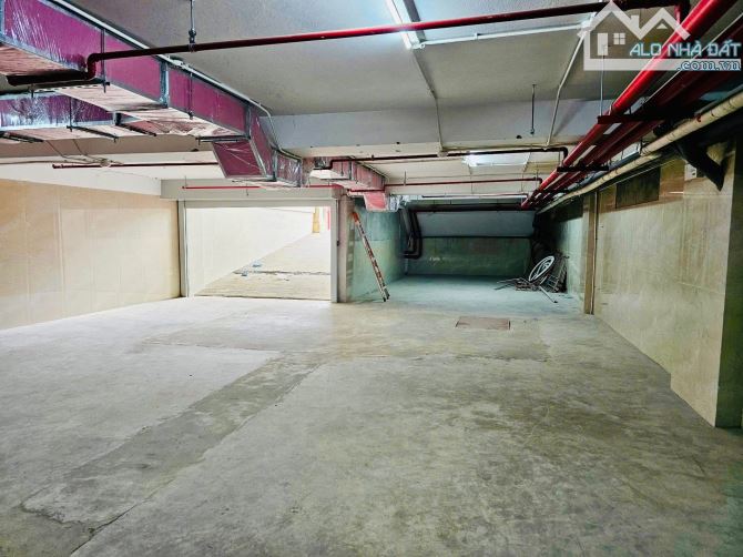 BÁN TOÀ VĂN PHÒNG MẶT PHỐ NGỌC THUỴ 240m2 - 8T THANG MÁY - MT 8.6m - 68 TỶ - LÔ GÓC - KD - 10