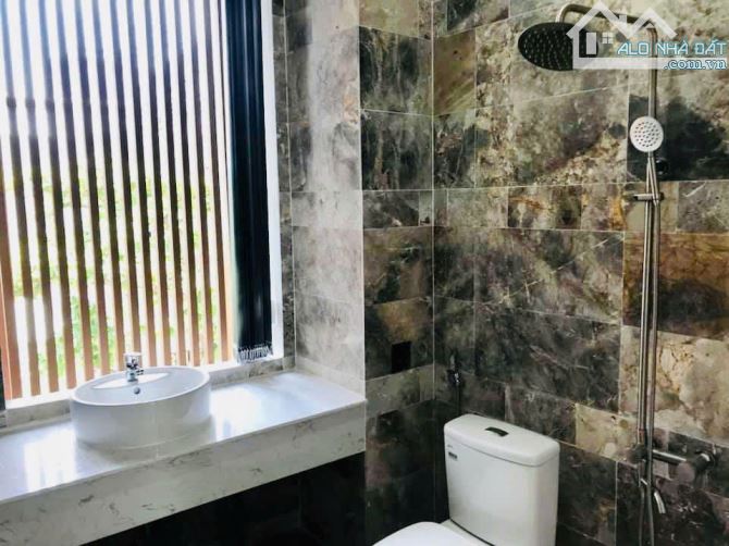 Bán Nhà 4 Tầng Mặt Tiền Hoàng Diệu - gần ngã 5 Nguyễn Văn Linh - 11