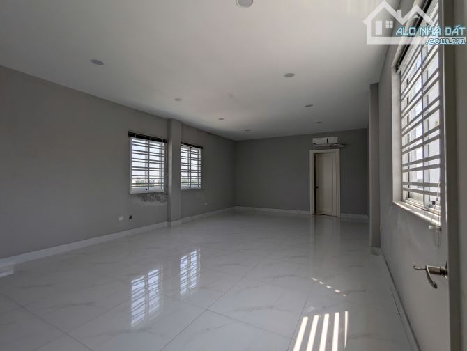 Bán 2 căn nhà liền kề mặt tiền đường Phường 7 Quận 8. Mặt tiền khu dân cư đông đúc, gần Ti - 11