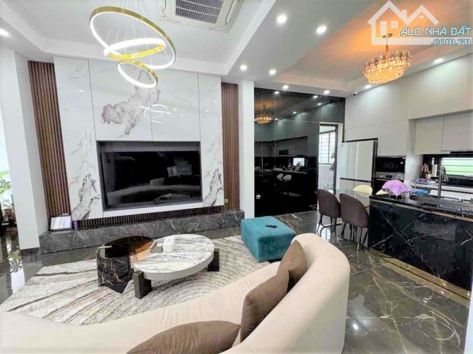 150M BIỆT THỰ ĐẸP Ở HOẶC ĐẦU TƯ 3 tầng TRỤC 10M NGUYỄN ĐÌNH HOÀN - 1