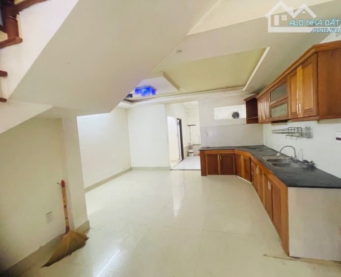 NHÀ 3T MẶT TIỀN THẠCH LAM CÁCH BIỂN MỸ KHÊ MẤY BƯỚC CHÂN DT 95M2_5M_NỞ HẬU_10.5 TỶ - 1