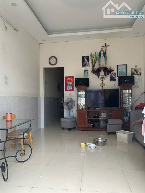 🆘Nhà cấp 4 Lê Lợi P4 Gò Vấp còn mới vào ở ngay diện tích 4* 15,2  Công nhận 72m2 
🏫Gần - 1