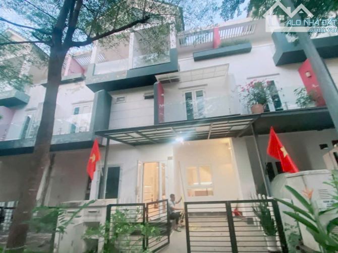 Bán biệt thự Lavensica Riverside Liên Phường Phú Hữu Thủ Đức 75M2 ngang 5 chỉ 5.5 tỉ. - 1