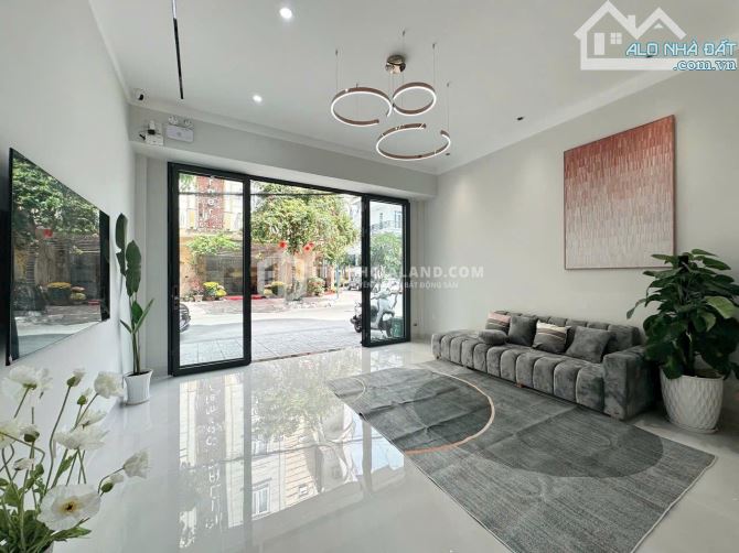 BÁN NHÀ 1 TRỆT 3 LẦU MỚI XÂY ĐẸP LUNG LINH CÓ THANG MÁY HỒ BƠI 30M MẶT TIỀN THÁI VĂN LUNG - 1