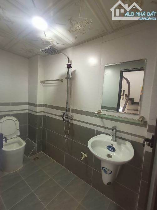 Nhà 4 tầng-3,x tỷ-4pn. Gần Chợ, Trường học. Cách Đại Lộ THăng LOng khoảng 5p - 1