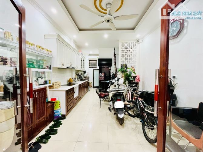 BÁN NHÀ NGÕ NÔNG GẦN PHỐ 7,5 TỶ 35m 5 TẦNG MT 4m CÁCH 10m Ô TÔ ĐỖ LẠC LONG QUÂN CẦU GIẤY - 1