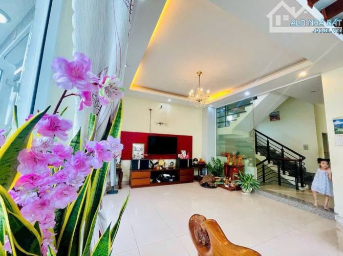Bán Gấp Biệt Thự Mặt Tiền Đường 28 Sau Lưng GIGAMALL 300m2(12 x 25) 4 Tầng 27,9 Tỷ TL - 1