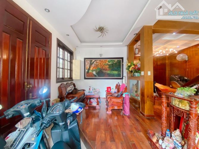 Bán nhà đối diện Nhà hát Hòa Bình - 4 tầng vị trí độc nhất - 1
