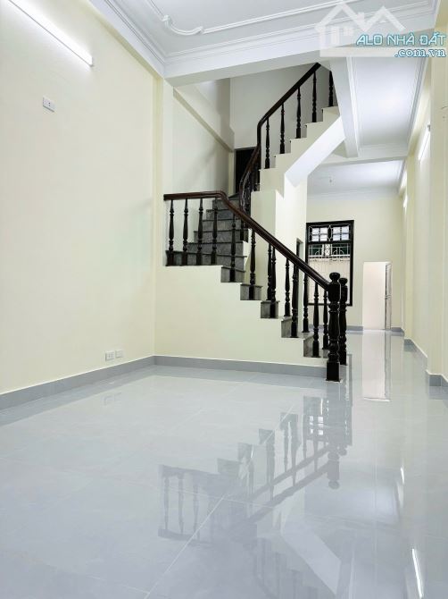 Bán Nhà Ngọc Thụy, Long Biên 42m2,4T giá 8,76 tỷ(ngõ ô tô thông) - 1