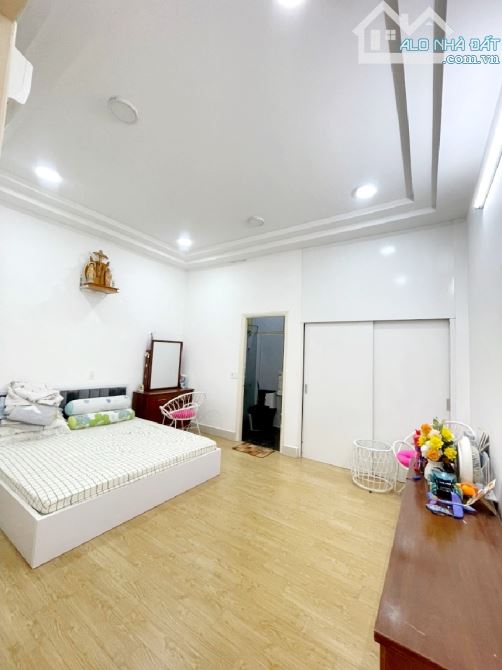 Nhà phố 2 tầng đường 12m gần Phú Mỹ Hưng (có phòng tầng trệt) - 1