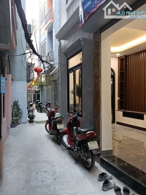 10.8 tỷ, Nhà đẹp full nội thất, 50m ra Phố Lạc Long Quân, 48m2 đất, 5 ngủ, dân trí - 1
