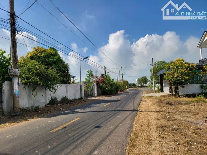 bán đất 2 mặt tiền đất đường Nguyễn Huệ, sát bên thị trấn Đất đỏ, BRVT DT 281m - 1