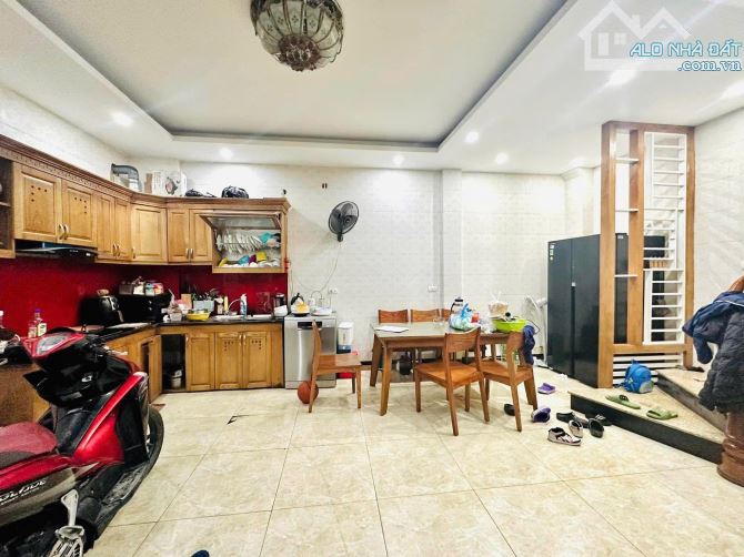 Cực Hiếm! Bán Nhà Ngõ 358 Bùi Xương Trạch, Lô Góc, Ô Tô Tải Tránh, Kinh Doanh, 34m2. - 1