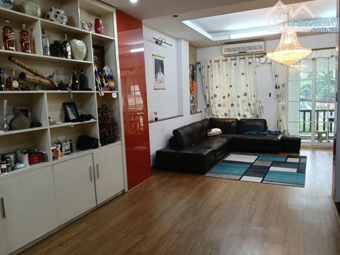 Bán nhà 2 mặt ngõ kinh doanh ô tô tránh vào nhà 42m2 Phố Ngọc Hồi - 1