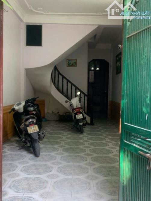 Bán nhà Ngọc Khánh 60m2 - 3 Tầng dân xây - Ô TÔ vào nhà - Lô góc - Nhỉnh 13 Tỷ. - 1