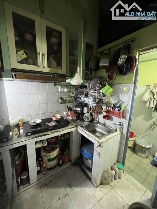 Căn nhà hẻm 15 Nguyễn Ngọc Lộc . Diện tích : 30m2 . Chiều Ngang : 3,5 m . Chiều Dài : 9m i - 1