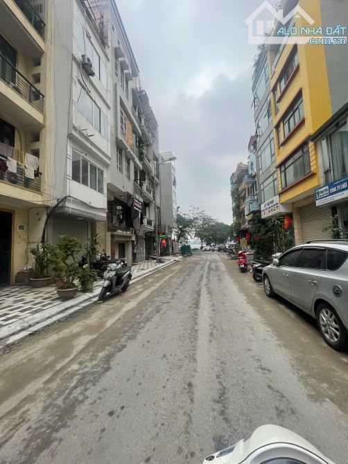 Chỉ 16 Tỷ Hơn! Bán Nhà Mặt Phố Trích Sài , Hô Tây -36M2 -2 Thoáng -5 Tầng - Vỉa Hè Đá Bóng - 1