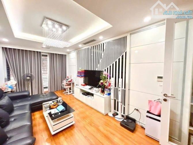 Bán nhà  Ngô Gia Tự - 45m2 - chỉ 4.8 tỷ- lô góc 2 mặt thoáng- dân xây chắc chắn- gần ô tô- - 1