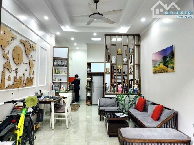 HIẾM-PHÂN LÔ- PHỐ VIP NGUYỄN  SƠN -5 TẦNG -DÂN XÂY -CÁCH BÃI GỬI Ô TÔ 10M- TIỆN ÍCH ĐẲNG C - 1