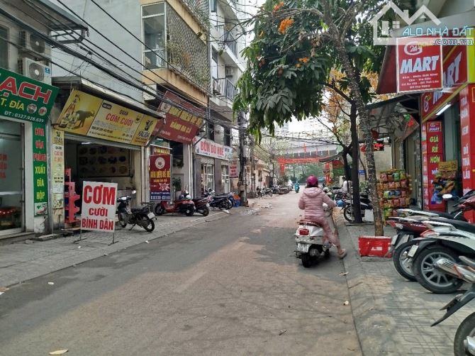 HIẾM - LÔ GÓC - Ô TÔ TRÁNH - KINH DOANH - PHÙ HỢP ĐẦU TƯ - 1