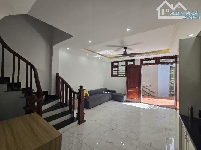 NGUYỄN VĂN CỪ - 3 THOÁNG - 35M2 - MT 5M - 5T 3PN - 1
