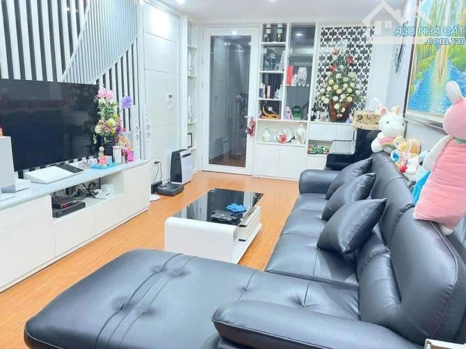 PHÂN LÔ 800A- CẦU GIẤY 60m2- 6 tầng- ô tô đỗ cửa , gần phố - 1